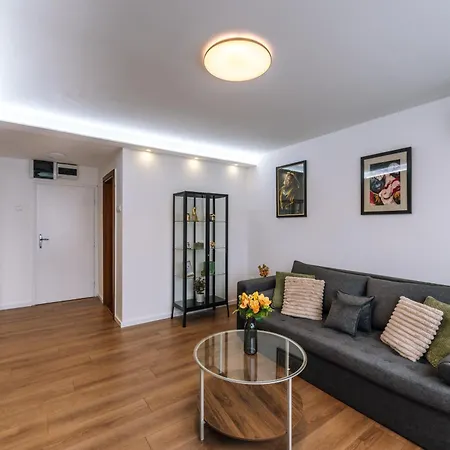 Marshal Autokomanda Διαμέρισμα